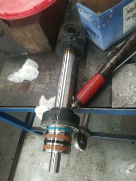 G05697-液压缸183